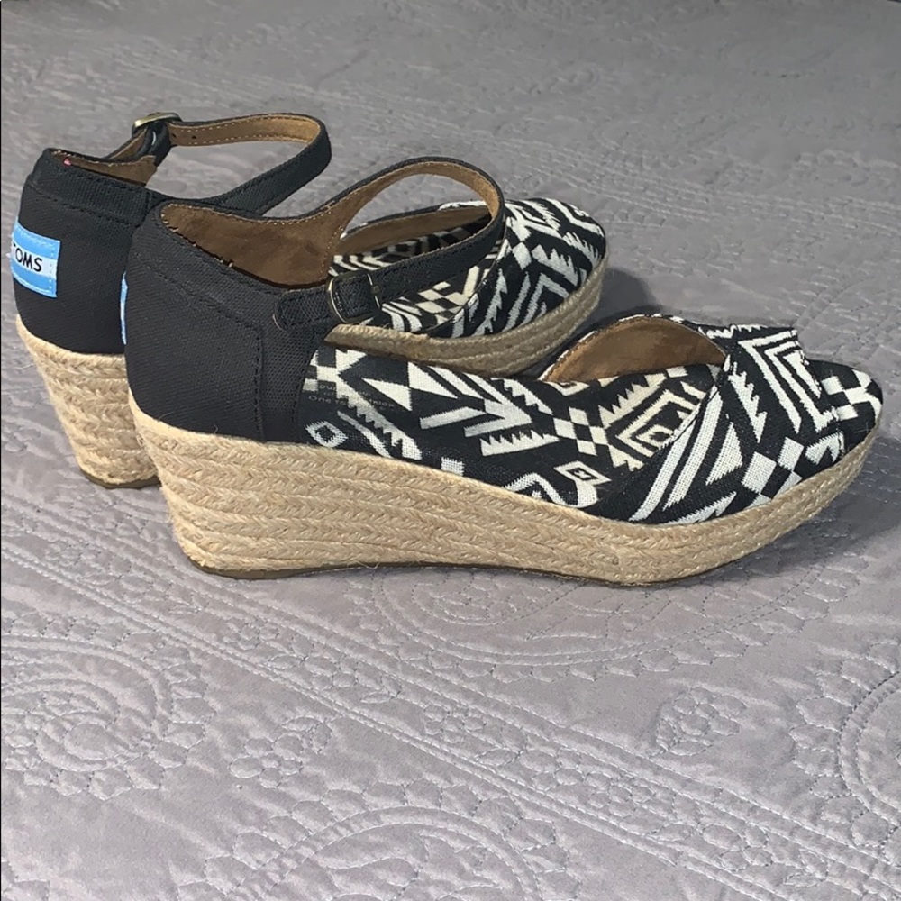 Black and White Aztec Toms Wedges W8 tan wedge